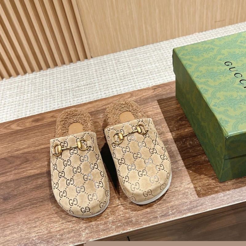 G*u*i slippers